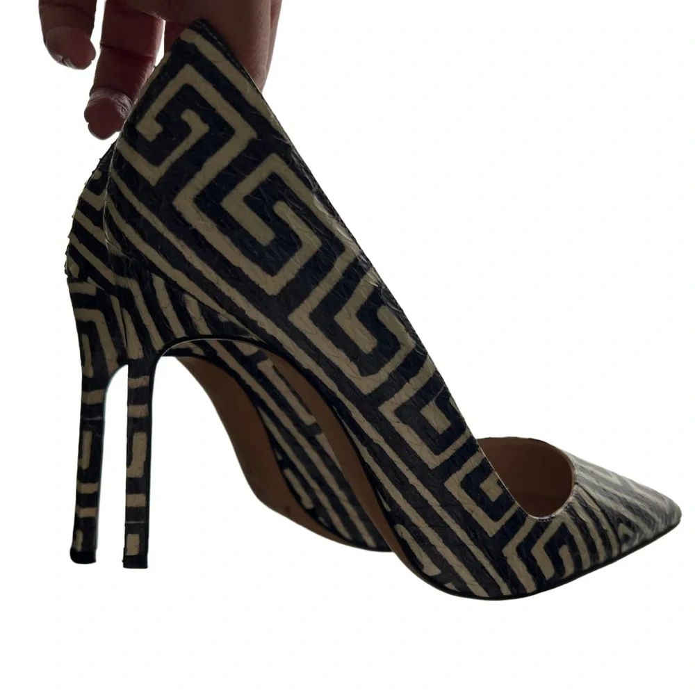 Manolo Blahnik - BB Printed Snake Pump, Black/White Size 38✨ - Picture 8 of 9